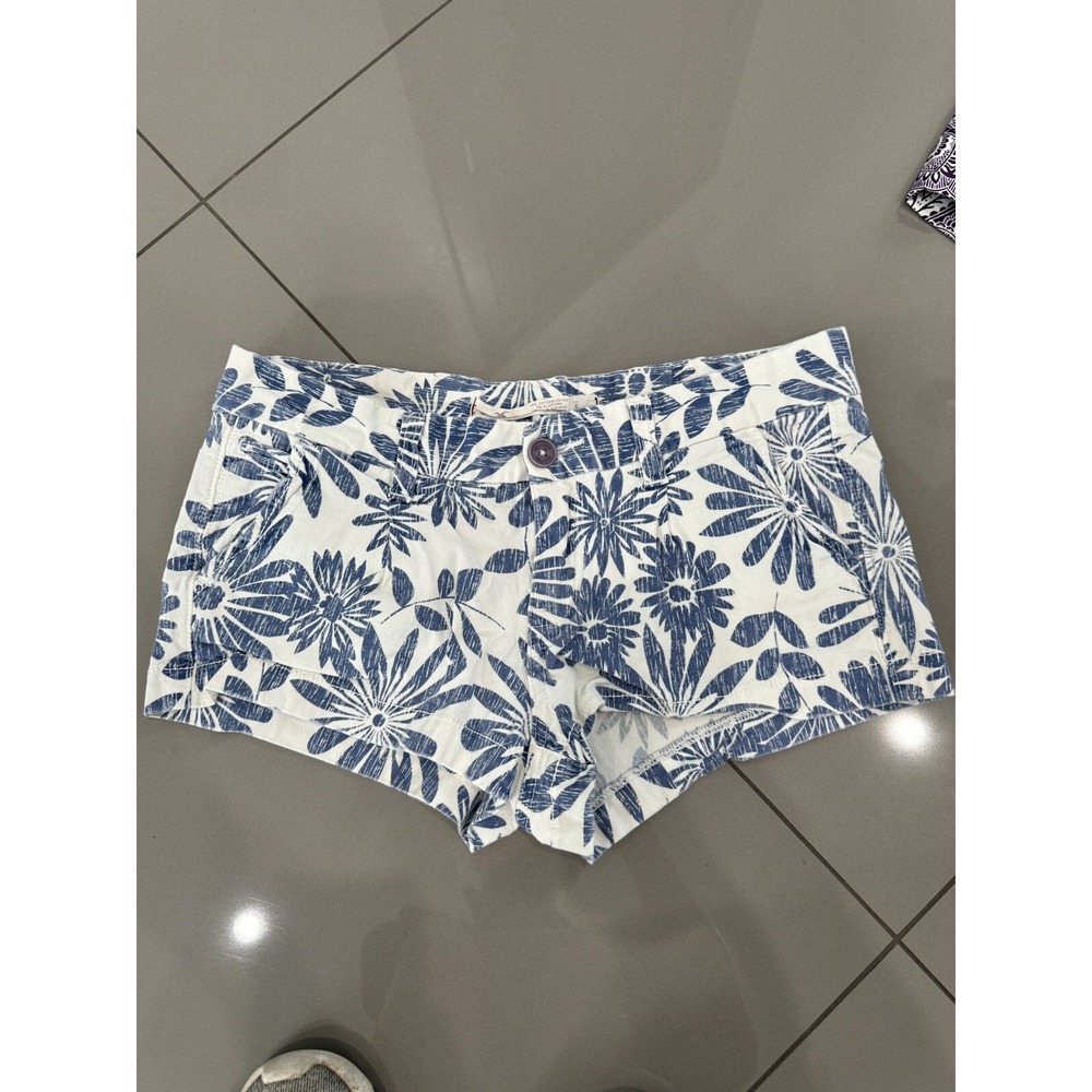 Hollister Womens 5 Hipster Pocketed Chino Short White Blue Flowers